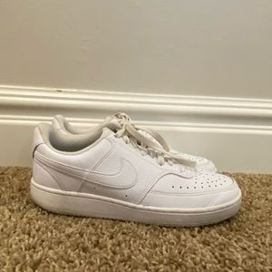 Women’s Nike shoes | size 9